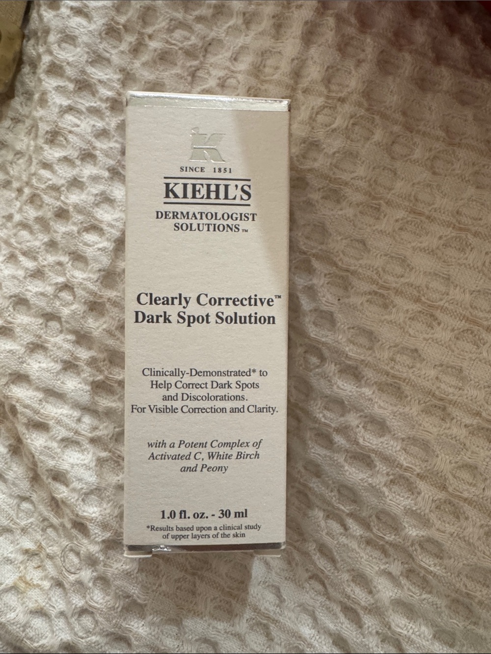 Kiehl's Clearly Corrective Dark Spot Solution – White Packaging